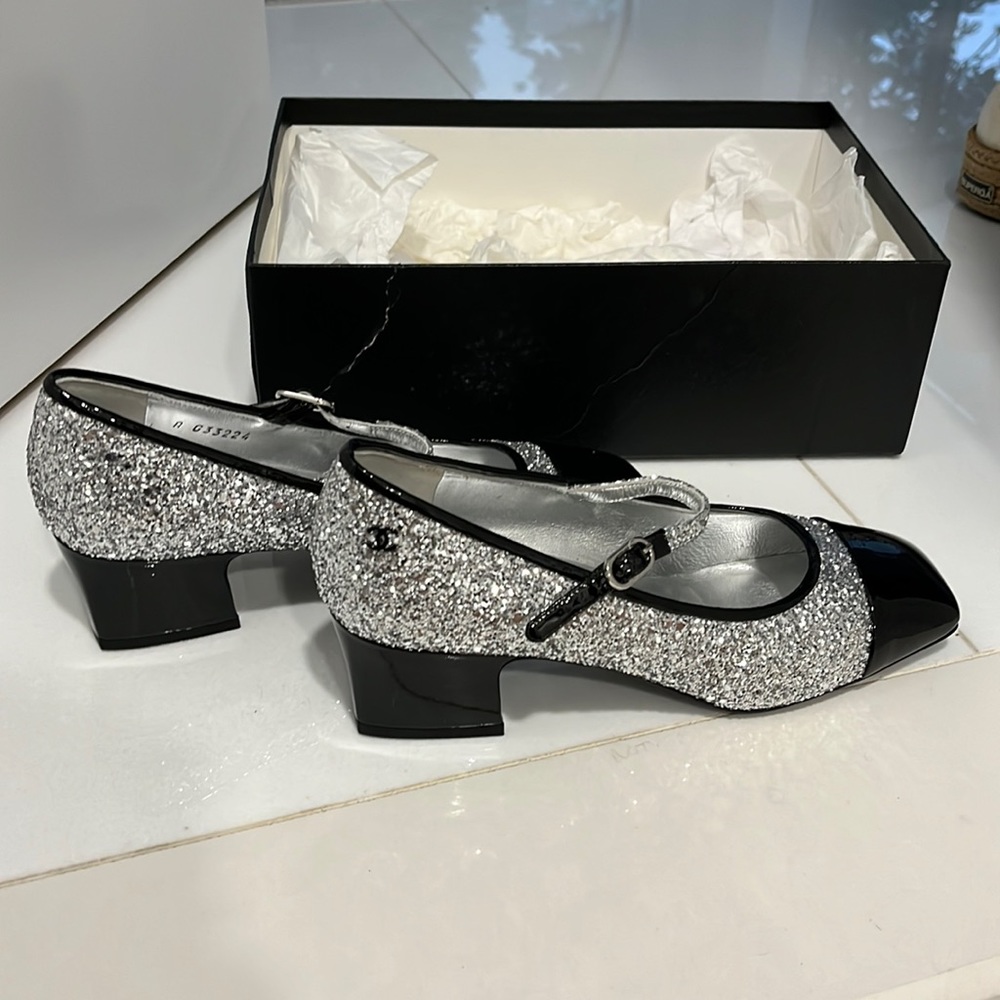 Chanel low heel glitter shoe